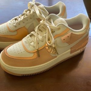 NIKE AIR FORCES